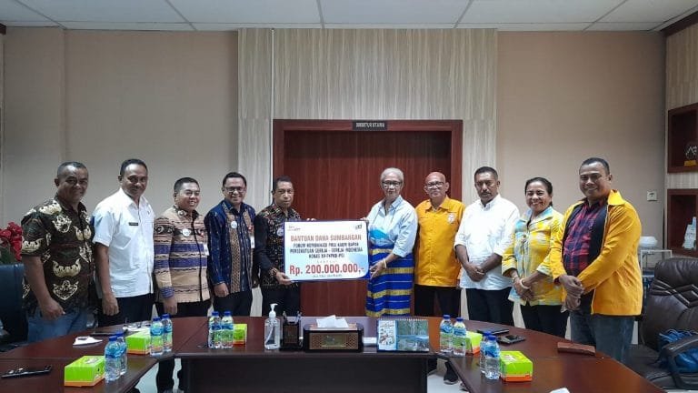 Serahkan Bantuan Rp200 Juta, Bank NTT Minta Akomodir Pelaku UMKM