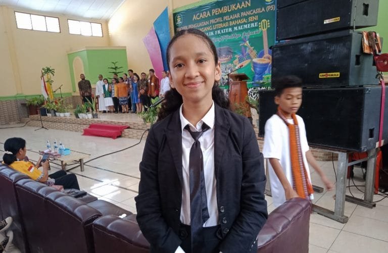 Berpidato Saat Magang Literasi, Yora Leyn Sentil Karya Ilmiah Remaja