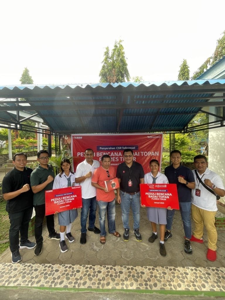 PT Telkomsel Siap Dukung Kebijakan Pendidikan Smansa Larantuka
