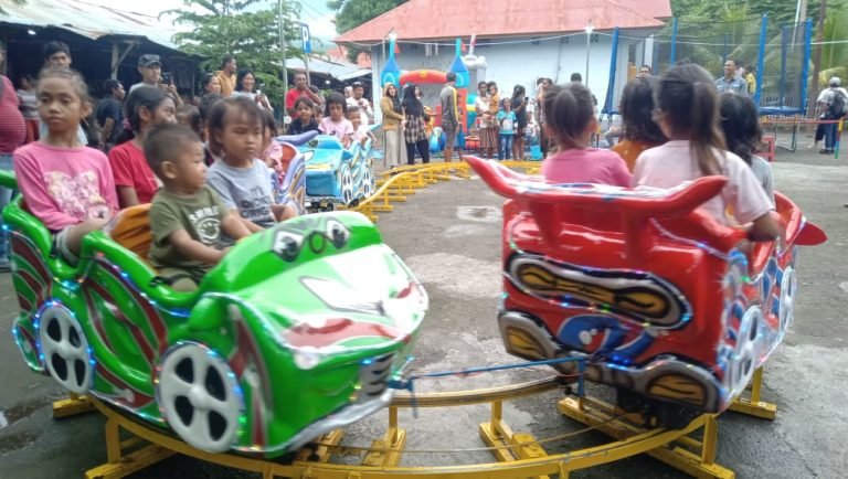 Pengelola Pasar Alok Sediakan Wahana Bermain bagi Anak-anak