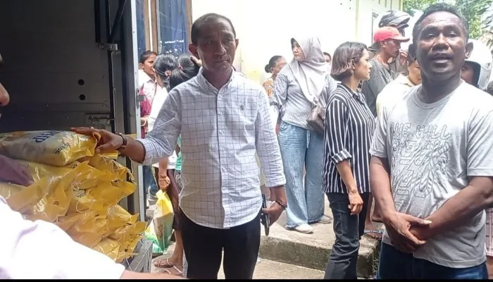 Lakukan Operasi Pasar Murah, Pemkab Sikka Kendalikan Harga Pangan