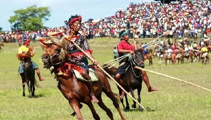 Wabup Sumba Barat Apresiasi Warga yang Lestarikan Pasola1