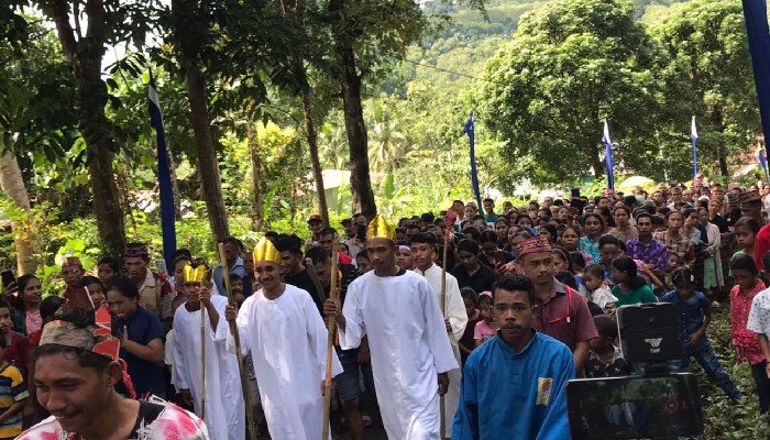 Umat Paroki Noa Terharu dengan Tablo Jalan Salib Mahasiswa PGSD Unika St Paulus Ruteng3