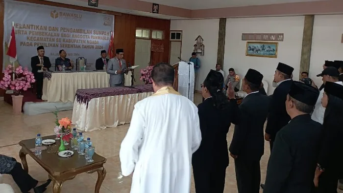 Lantik 36 Panwascam, Ketua Bawaslu Ngada Tekankan Kejujuran dalam Pengawasan