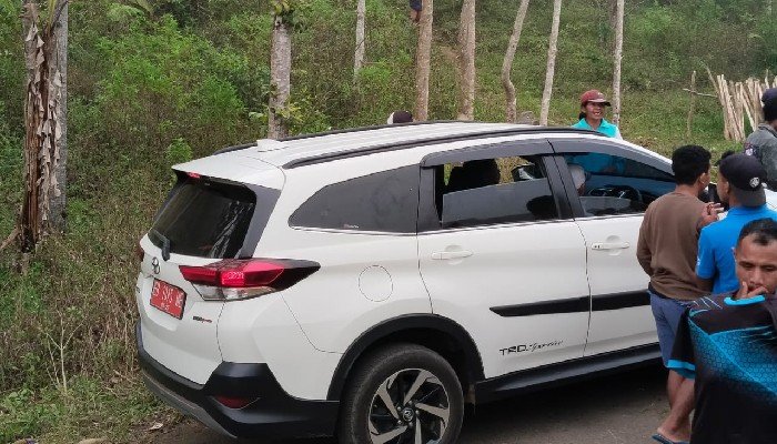 Warga Poco Leok Lakukan Aksi ‘Jaga Kampung’ Tolak Geotermal