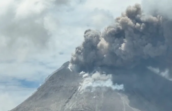 Dampak Erupsi Lewotobi, Warga Nagekeo Diimbau Selalu Pakai Masker