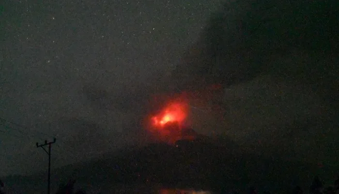 Gunung Lewotobi Laki-laki Meletus, 10 Orang Tewas Hingga Rumah Terbakar