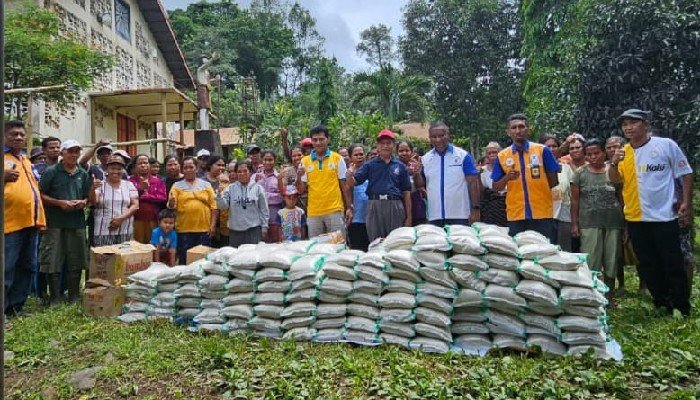 Kopdit Obor Mas Salurkan Bantuan bagi 255 Kepala Keluarga Penyintas Erupsi Lewotobi