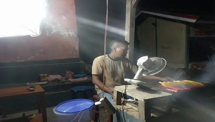 Kaka Ato Rintis Usaha Jagung Bakar, Raup Untung Rp2 Juta Seminggu