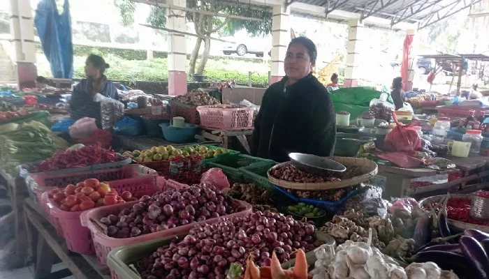 Bawang Merah dan Putih Asal Bima Banjiri Pasar di Ngada
