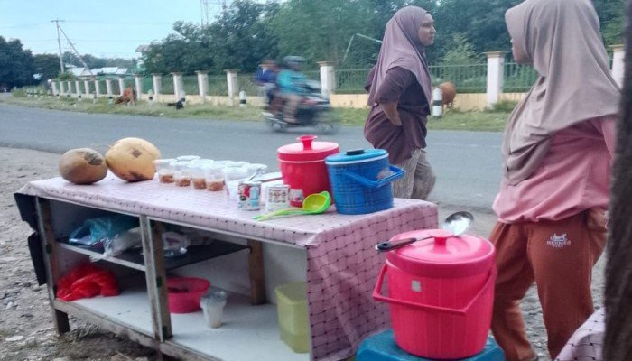 Berkah Jualan Takjil dari Program Jempola Kopdit Pintu Air