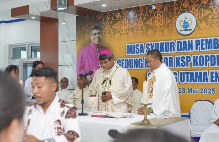 Uskup Paulus Budi Kleden Minta Pengelola Kopdit Obor Mas Bekerja dengan Kasih