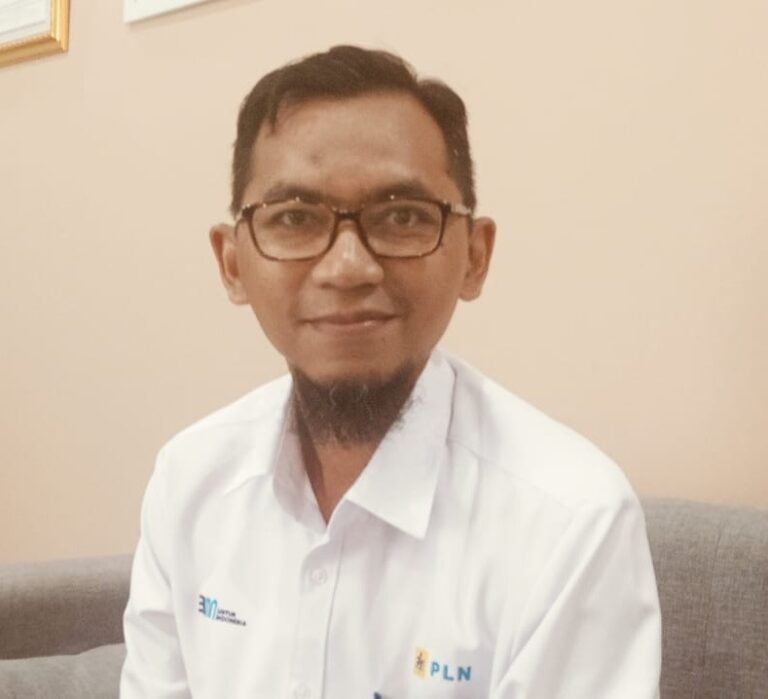 PLN Komit Terangi Desa yang Belum Terjamah Listrik di Sikka
