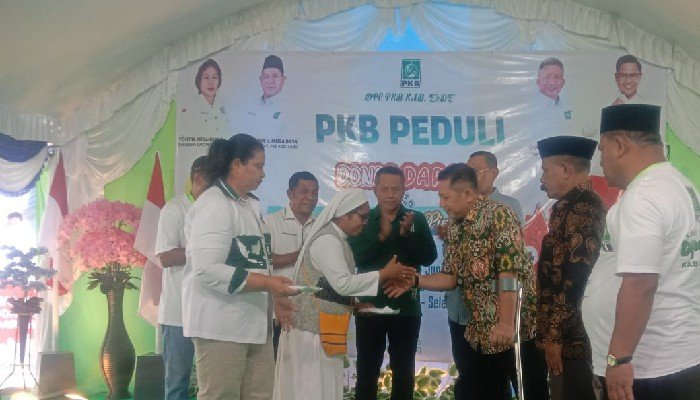 Dipo Nusantara Serahkan Santunan untuk Anak Yatim Piatu di Ende Dipo Nusantara Serahkan Santunan untuk Anak Yatim Piatu di Ende