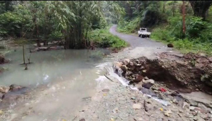 Jalan Nangapanda-Maukaro Terputus, Warga Alihkan Rute Lewat Mbay Nagekeo Jalan Nangapanda-Maukaro Terputus, Warga Alihkan Rute Lewat Mbay Nagekeo
