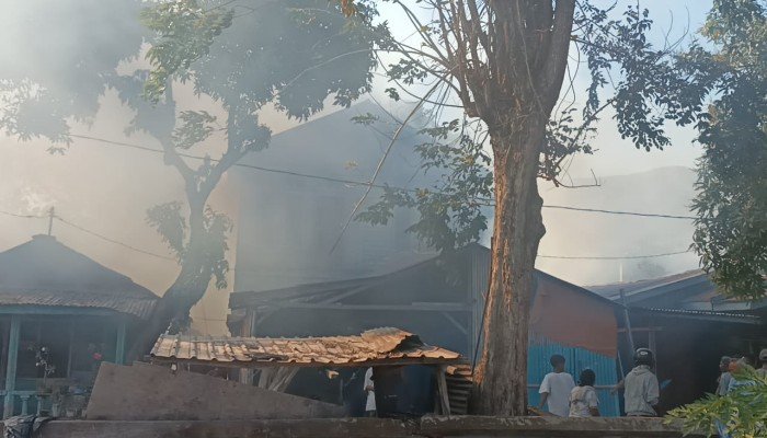 Kebakaran di Likong Gete, Empat Rumah Ludes Dilalap Api