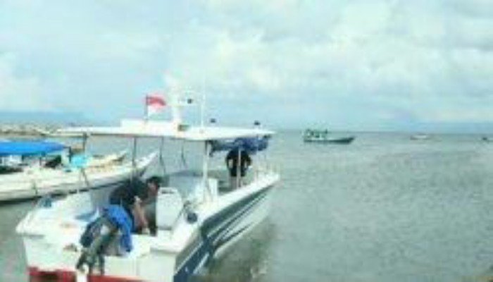 Perahu Wisata Glass Bottom Boat di Sikka Dibiarkan Menganggur Tanpa Penyewa