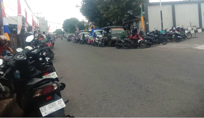 Stok BBM di Ende Kosong, Harga Jual Eceran Tembus Rp30 Ribu Per Botol