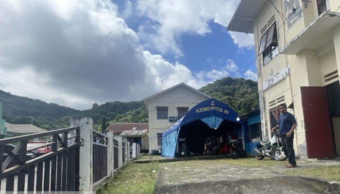 Kemensos Salurkan Bantuan bagi Korban Banjir Bandang di Nagekeo Kemensos Salurkan Bantuan bagi Korban Banjir Bandang di Nagekeo