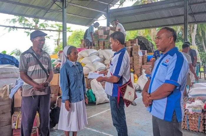 Kopdit Sangosay Salurkan Bantuan bagi Korban Banjir Bandang di Nagekeo