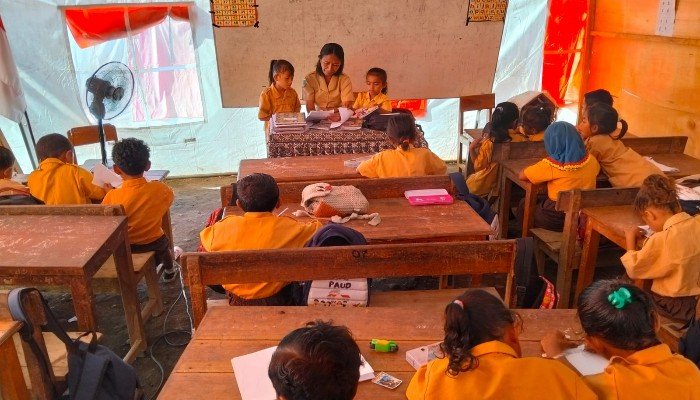 Korban Erupsi Lewotobi Minta Prabowo Ganti Program MBG dengan Pendidikan Gratis Korban Erupsi Lewotobi Minta Prabowo Ganti Program MBG dengan Pendidikan Gratis