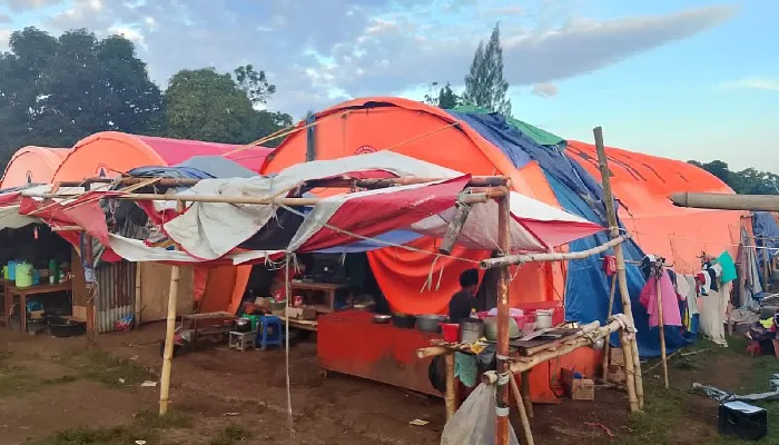 Ribuan Pengungsi Erupsi Lewotobi Masih Bertahan di Posko, Pembangunan Huntara Belum Tuntas