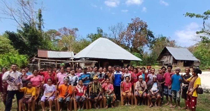 Tim Kopdit Pintu Air Edukasi Keuangan bagi Anggota di Kelompok Kadekap