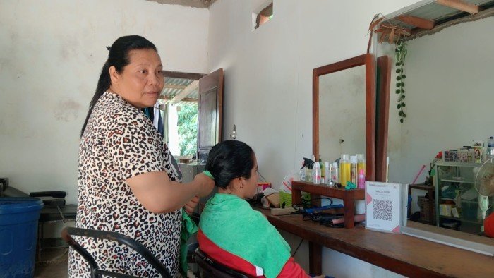 Agnes Sukses Bangun Salon Kecantikan di Sumba Tengah Berkat Kopdit Pintu Air