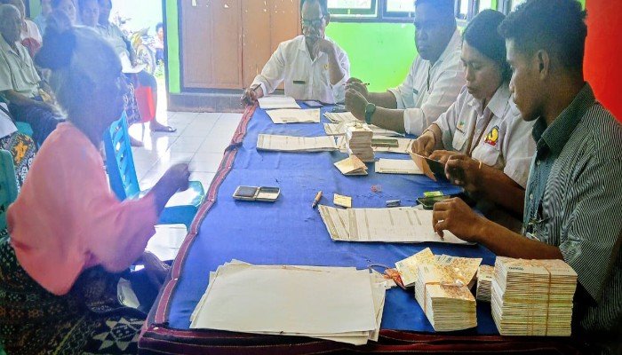 BRI Maumere Pastikan Bantuan Sosial PKH Sampai ke Seluruh Penerima Manfaat BRI Maumere Pastikan Bantuan Sosial PKH Sampai ke Seluruh Penerima Manfaat