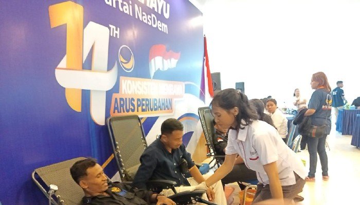 Partai NasDem NTT Adakan Donor Darah Massal Partai NasDem NTT Adakan Donor Darah Massal