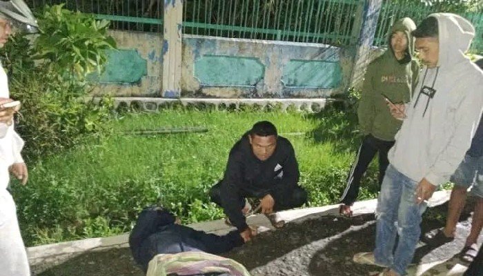 Pria di Ruteng Ditemukan Tak Bernyawa di Depan Gereja Katedral Lama Pria di Ruteng Ditemukan Tak Bernyawa di Depan Gereja Katedral Lama