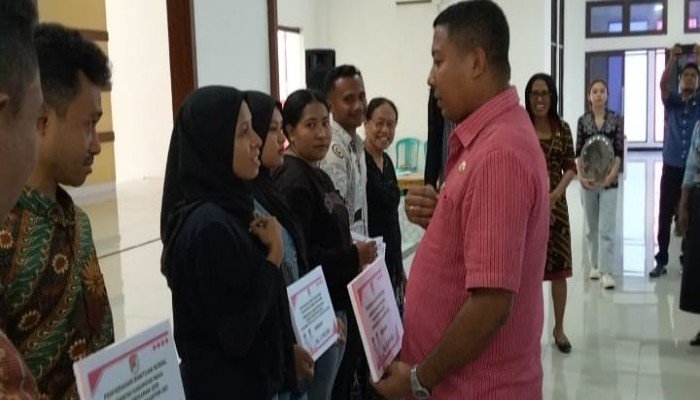 Ratusan Mahasiswa Terima Bansos Pendidikan Pemkab Sikka Ratusan Mahasiswa Terima Bansos Pendidikan Pemkab Sikka