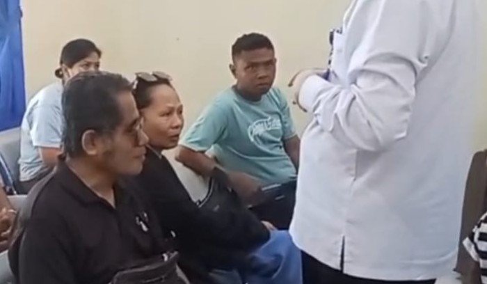 Tak Menyerah pada Keterbatasan, Yeremias Raih Harapan Lewat Usaha Kemoceng