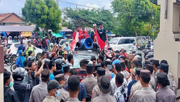 Aktivis Mahasiswa Datangi Polres Sikka Desak Usut Tuntas Kasus Kematian Noni