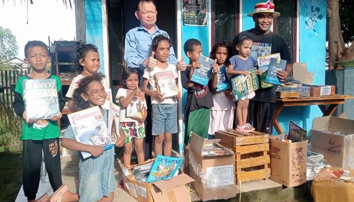 Perkuat Literasi, Kopdit Pintu Air Sumbang Buku ke Pondok Baca Kampung Kabor