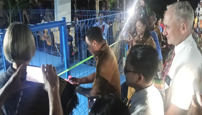 Bupati Sikka Resmikan Sumur Bor Bantuan Yayasan Gereja Yesus Kristus di SDI Watuwekak