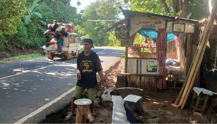 Yoseph Tetap Menjaga Asa dari Gerai Kopi Opa Wailako