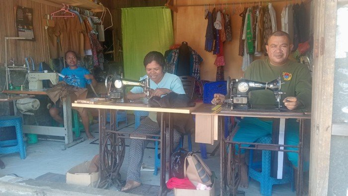 Hidup Mandiri dari Usaha Jahit, Kisah Vinsentis Kono, Anggota Kopdit Pintu Air di Kupang