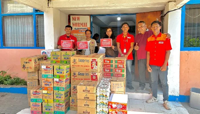 Alfamart Salurkan Bantuan bagi Korban Gempa Flores