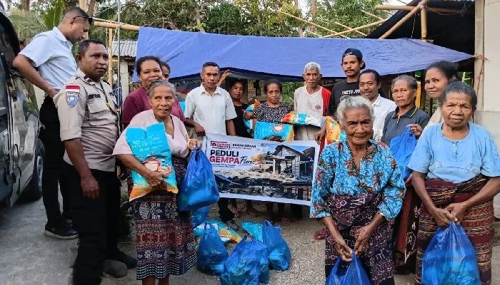 Kawan Gibran Salurkan Sembako untuk 99 KK Terdampak Gempa di Sikka