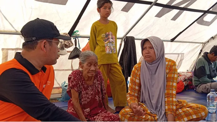 Rumah Zakat Salurkan 1.000 Porsi Makanan Bagi Korban Gempa Flores di Sikka
