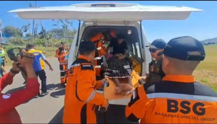 Tiga Korban Gempa Flores di Manggarai Timur Dievakuasi dengan Helikopter Basarnas