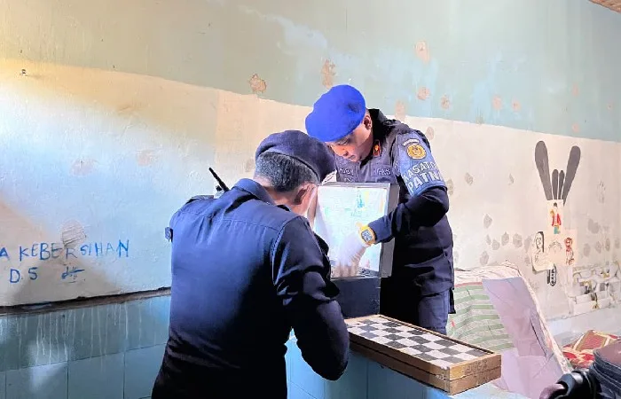 Aparat Gabungan Sita Sejumlah Barang Terlarang di Rutan Ruteng