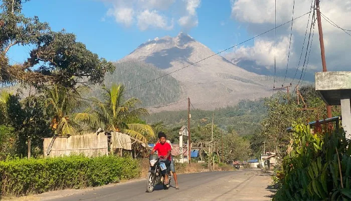 Dari Siaga ke Waspada, Aktivitas Vulkanik Gunung Lewotobi Laki-laki di Flotim Turun